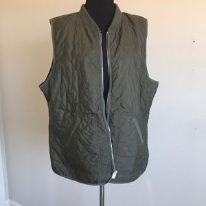Women’s Old Navy lightweight quilted vest